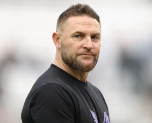 অ্যাশেজের ভরাডুবিতে চরম সিদ্ধান্ত ম্যাকালামের? দায়িত্ব ছাড়ার বড় ইঙ্গিত দিলেন কোচ