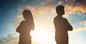 বিচ্ছেদের ক্ষত ভুলে নতুন জীবন? ভাঙা মন জোড়া লাগাতে মেনে চলুন এই ৫টি অব্যর্থ কৌশল